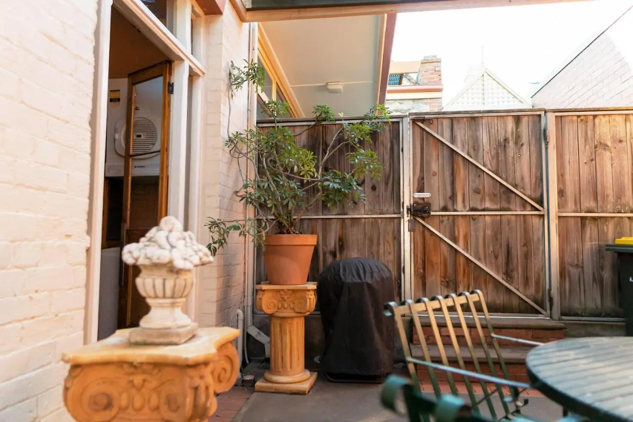Aparthotel North Adelaide Heritage Cottages & Apartments